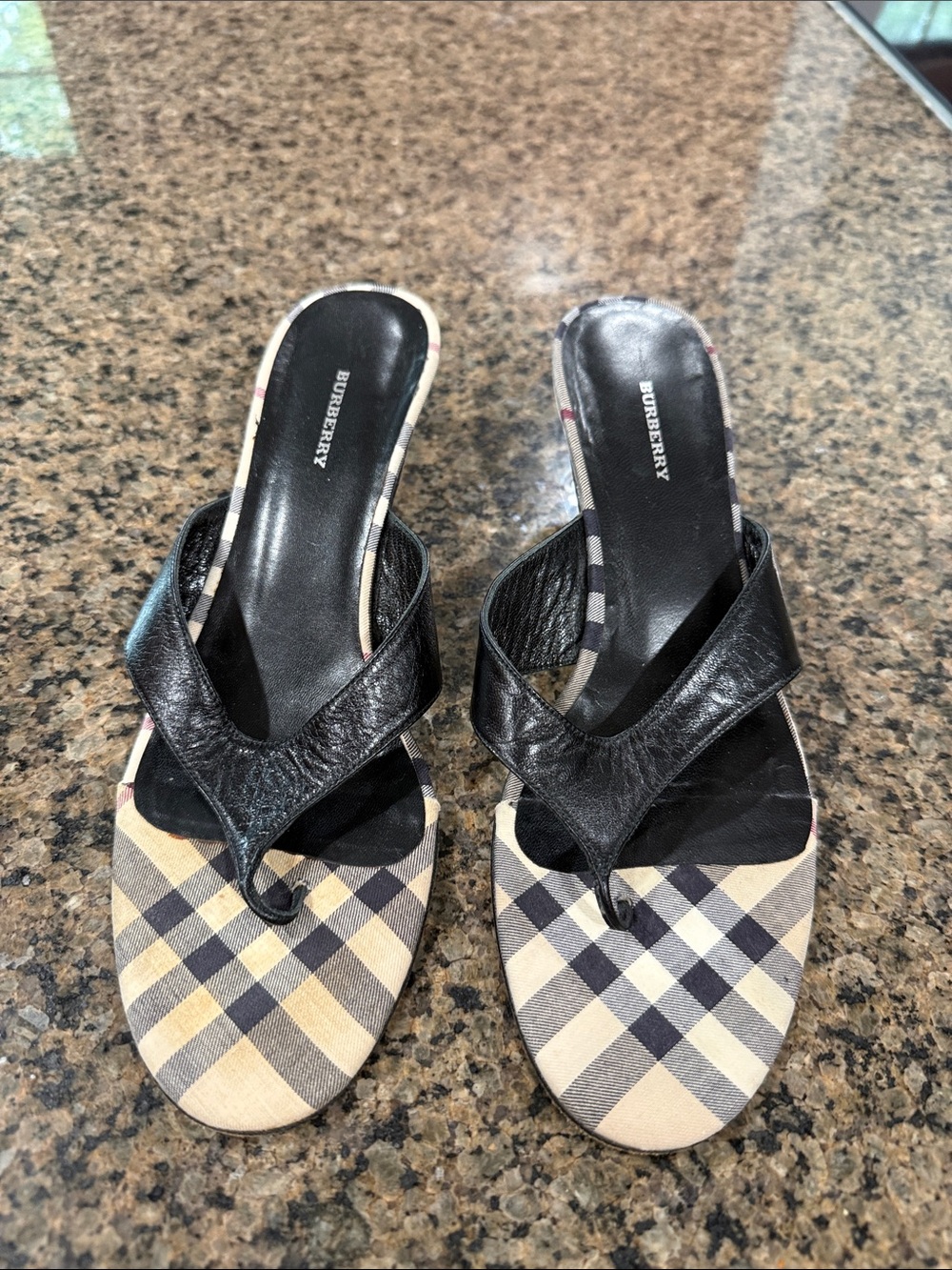 Burberry Black Leather Thong Sandals with Signature Plaid